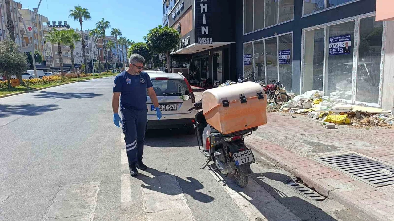 Yayalara yol veren otomobile arkadan çarpan motosiklet sürücüsü yaralandı