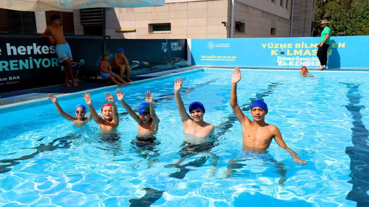 Yüzme bilmeyen kalmasın projesiyle 11 bin 443 kişiye yüzme eğitimi verildi