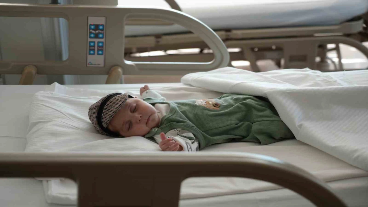 10 aylık Mahmoudun Filistinden Antalyaya zorlu karaciğer nakil yolculuğunda mutlu son