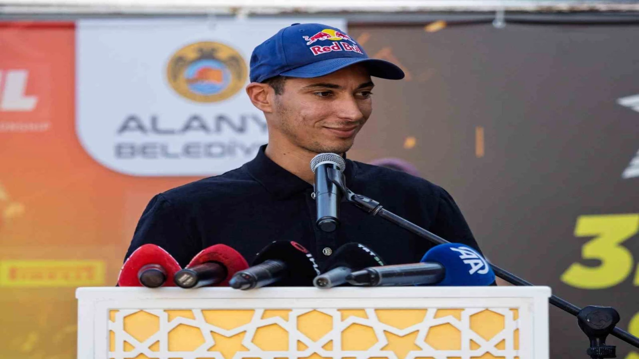 3üncü kez Dünya Şampiyonu olan Toprak Razgatlıoğlu, memleketi Alanyada coşkuyla karşılandı