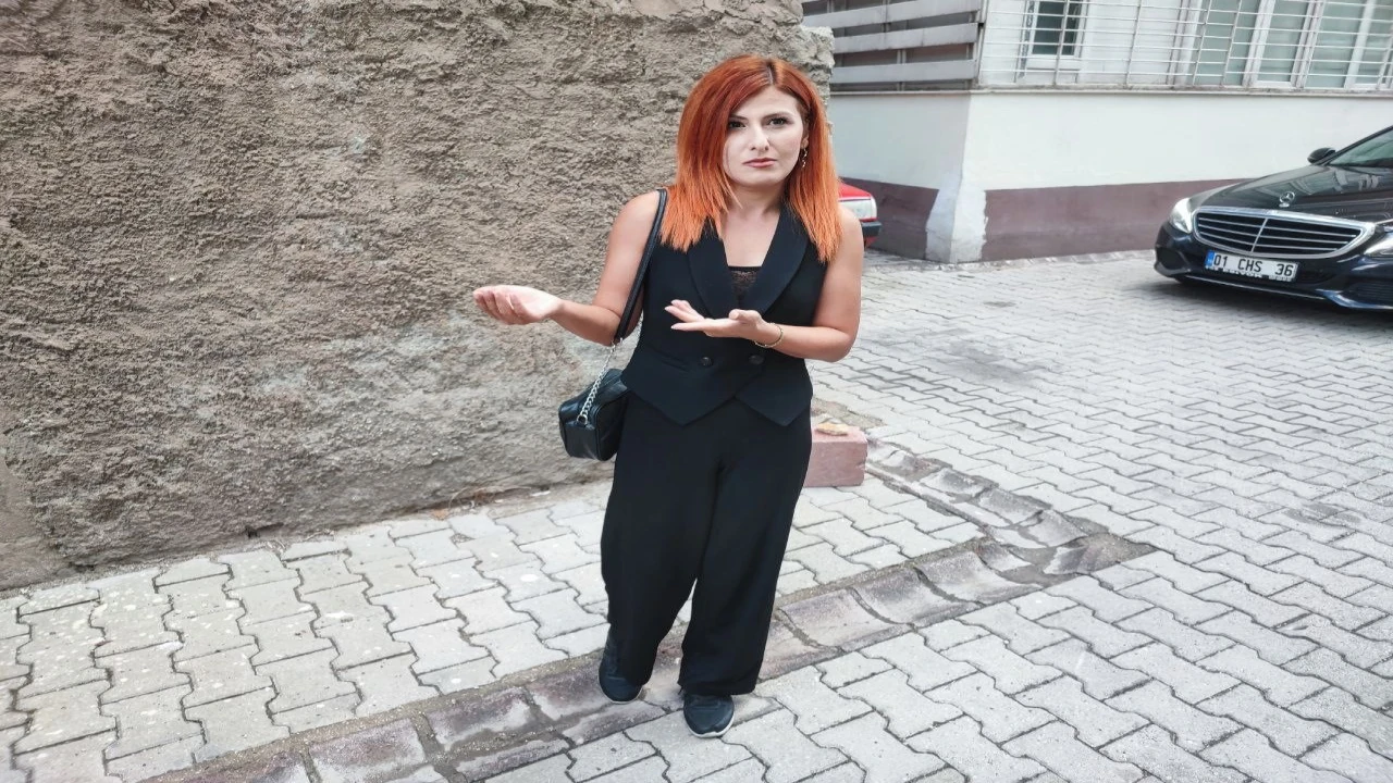 Adana Belediyesine ait otobüsün sefer yaparken sürekli arızalanmasına yöre sakinlerinden tepki