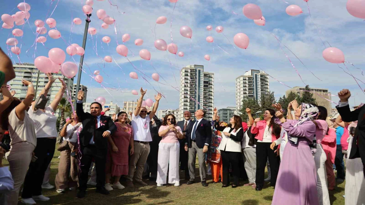 Adanada gökyüzüne yüzlerce pembe balon bırakıldı