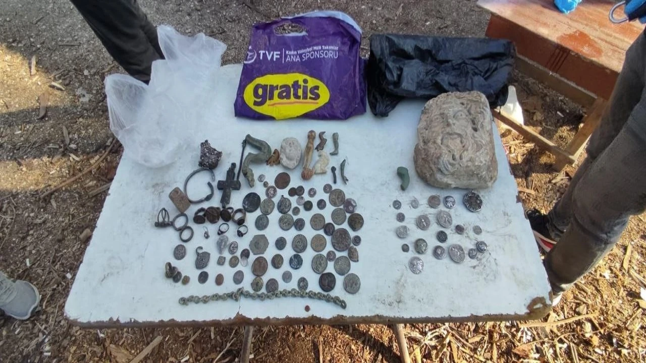 Adanada kaçakçılık operasyonu: 18 gözaltı