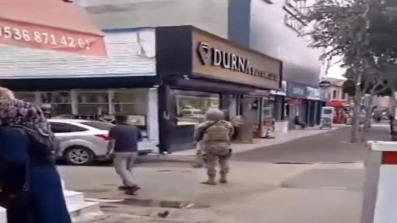 Adanada uyuşturucu bağımlısının aile bireylerini rehin aldığı iddiası