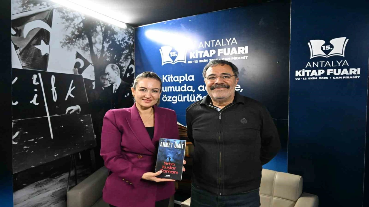 Ahmet Ümit Antalya Kitap Fuarında okurlarıyla buluştu