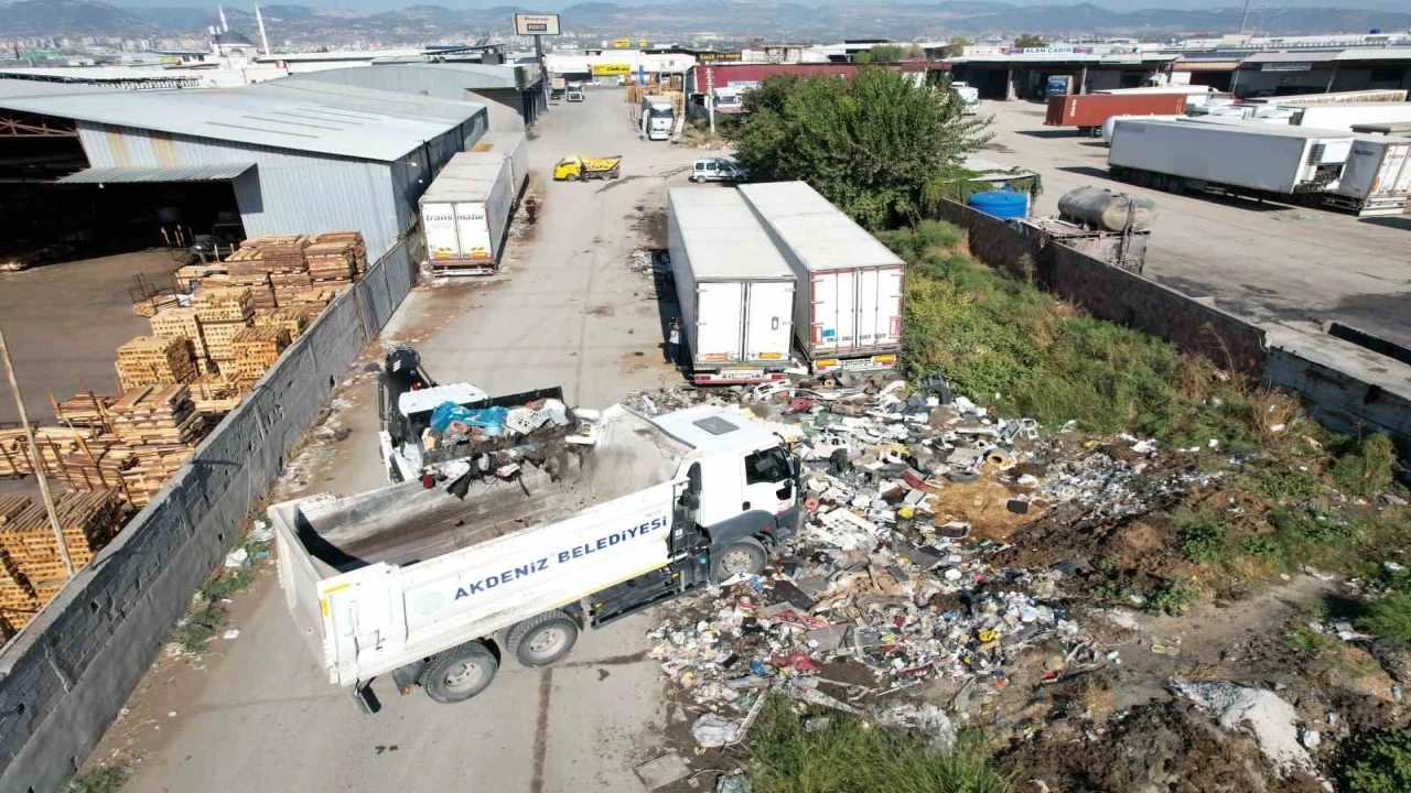 Akdenizde atık toplama çalışmaları hafta sonu da devam ediyor