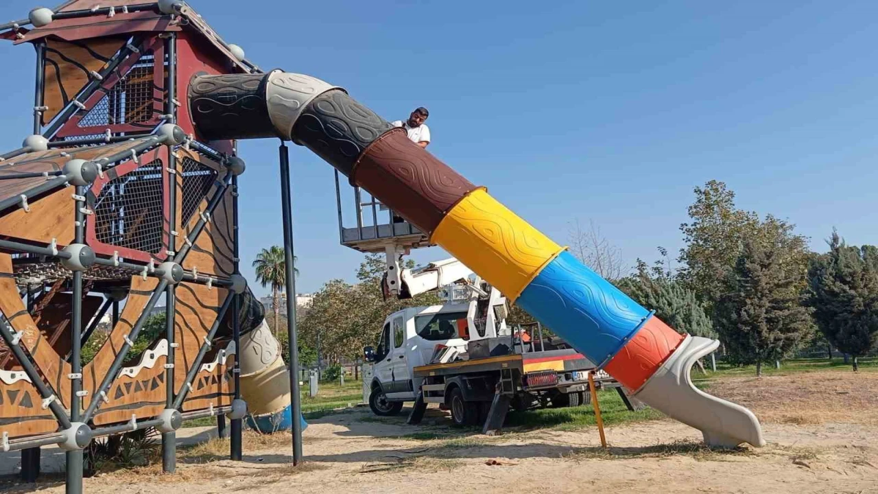 Akdenizde parklar yenileniyor çocuklar daha güvenli oynuyor