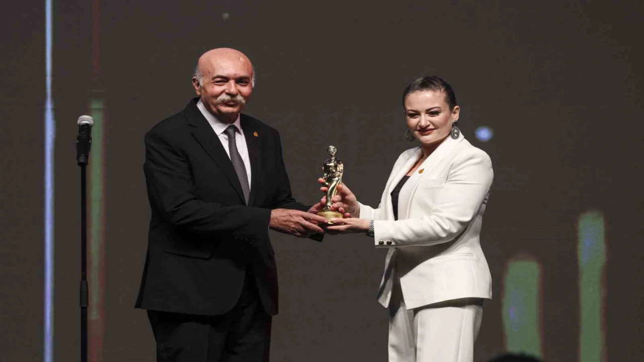 Altın Portakalda Onur, Emek, Başarı ödülleri sahiplerini buldu