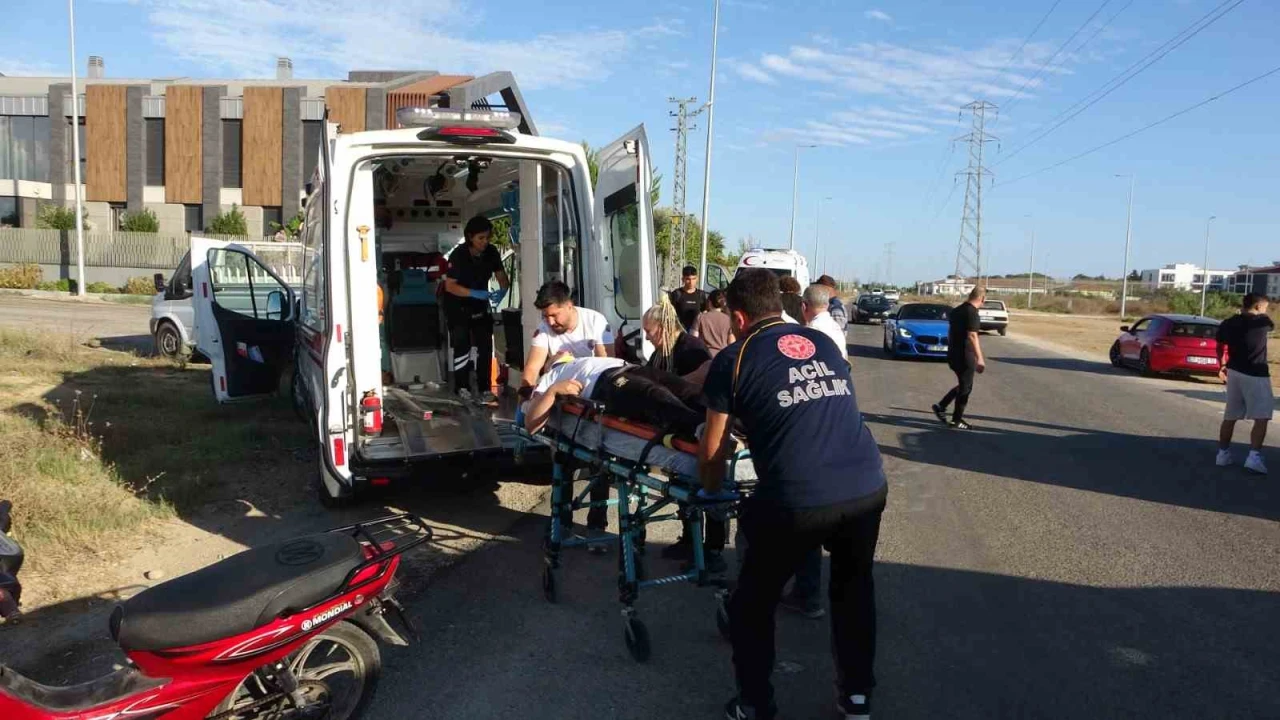 Antalyada 14 yaşındaki çocuğun kullandığı motosiklet kamyonetle çarpıştı: 1 yaralı