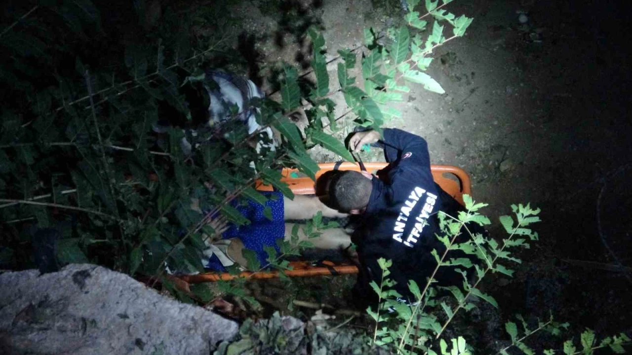 Antalyada 4 metrelik inşaat çukuruna düşen turist itfaiye tarafından kurtarıldı
