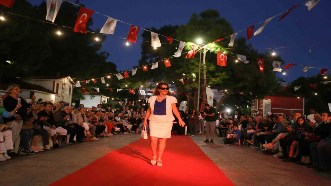 Antalyada 60 yaş üstü öğrenciler podyumda mankenlere taş çıkardı