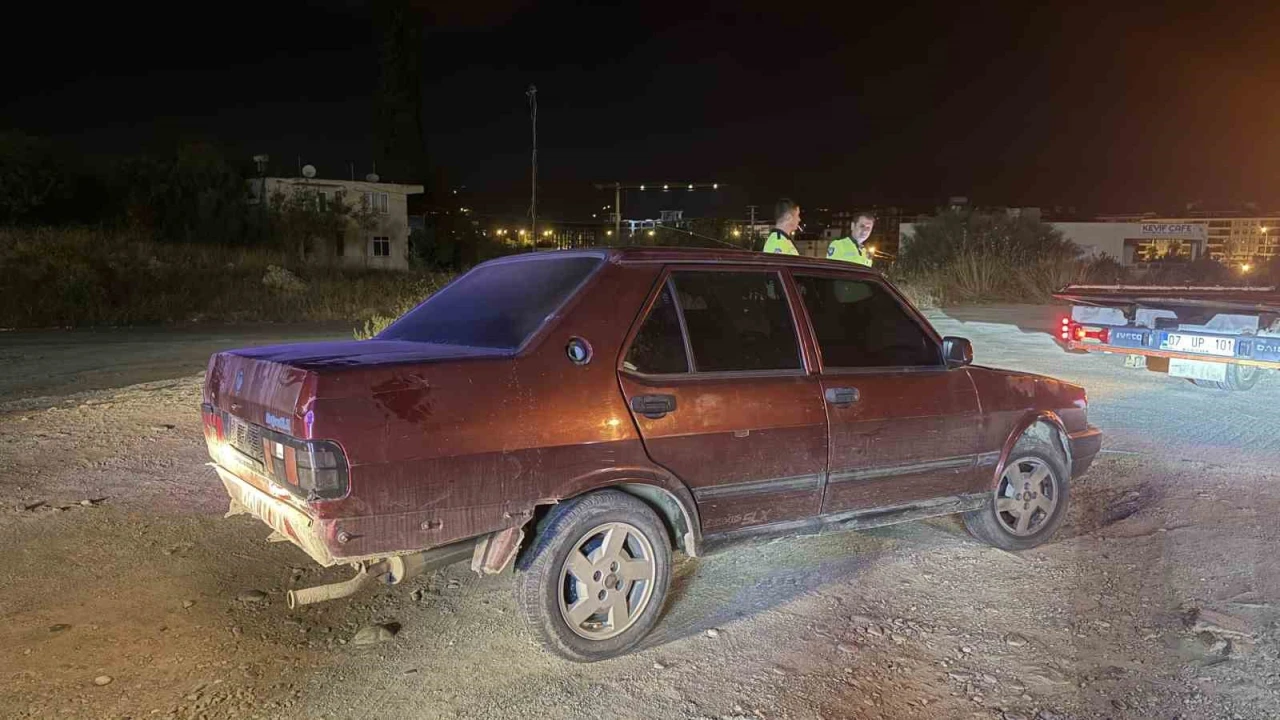 Antalyada alkollü sürücü bariyerlere çarpıp kaçtı, 58 bin TL ceza yedi
