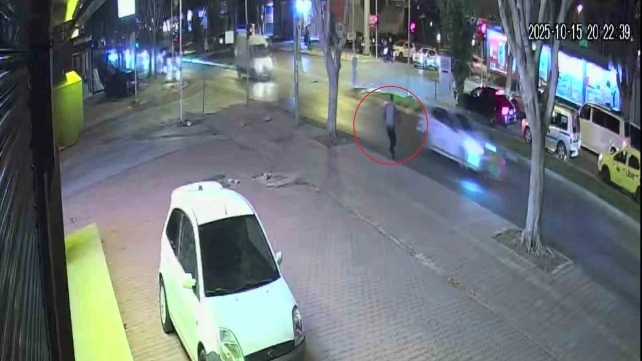 Antalyada halk otobüsünün yayaya çarptığı kazanın güvenlik kamerası ortaya çıktı