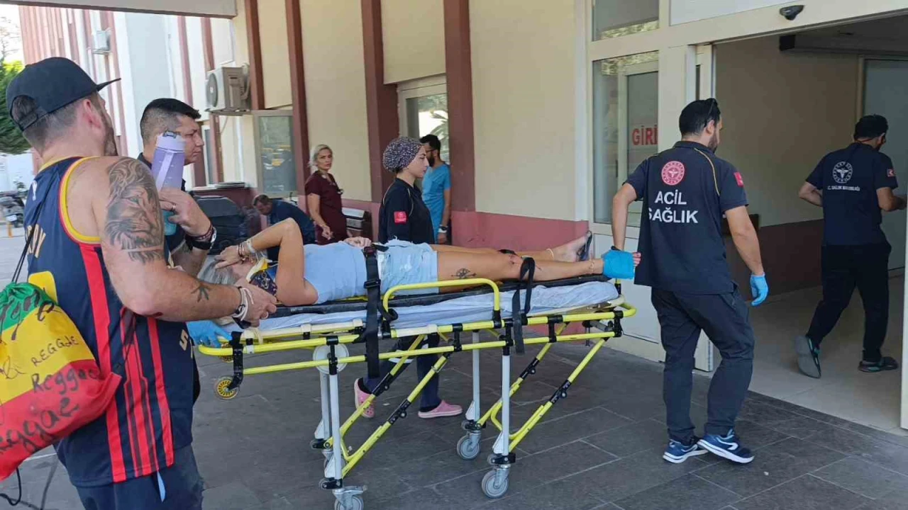 Antalyada motosiklet devrildi: 2 Hollandalı turist yaralandı