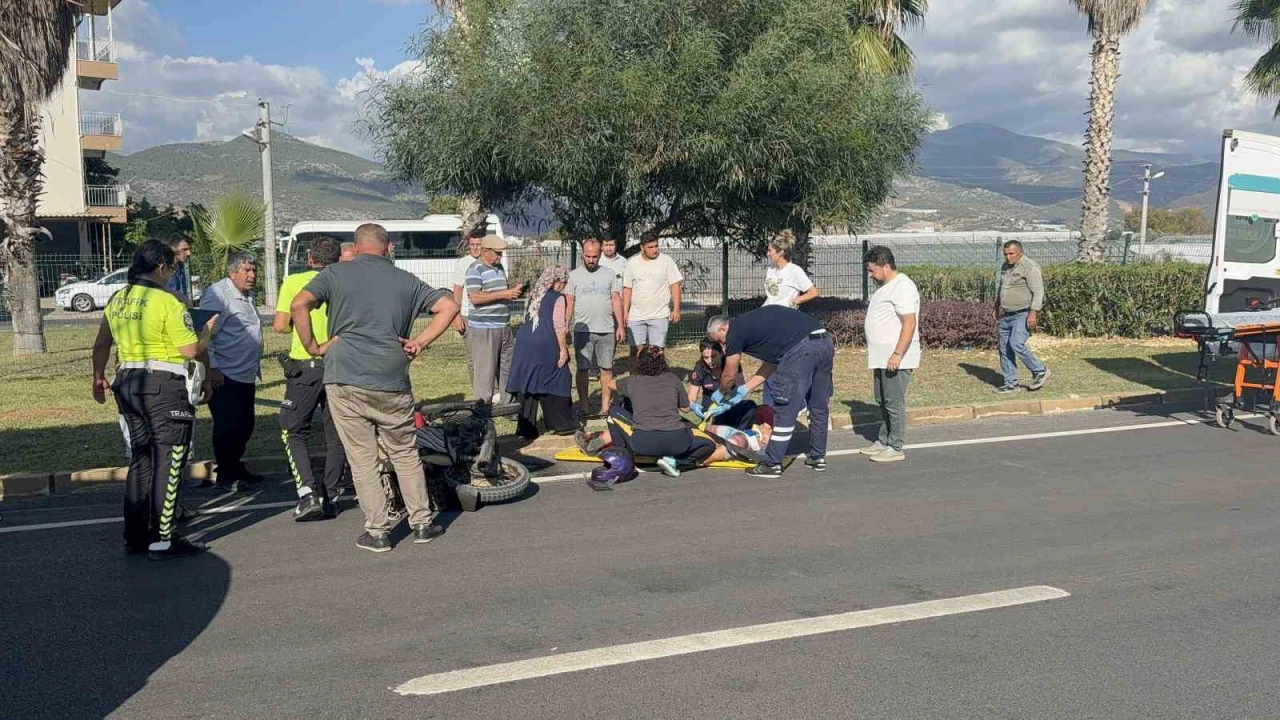 Antalyada okul servisiyle çarpışan motosikletli ağır yaralandı