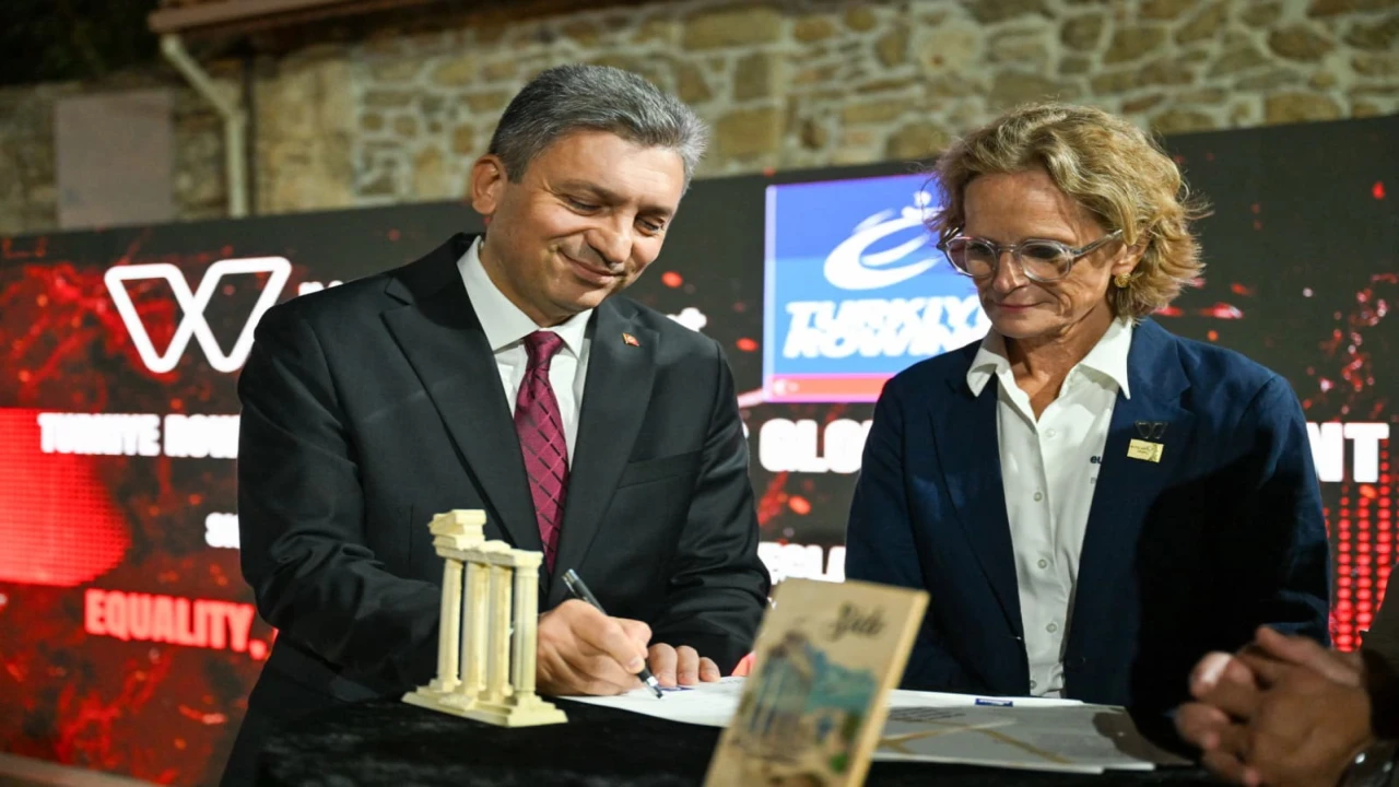 Avrupanın en iyi kürekçileri Antalyada yarışıyor