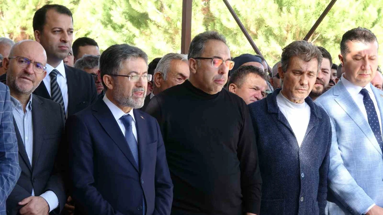 Bakan Yardımcısı Gümenin annesi toprağa verildi