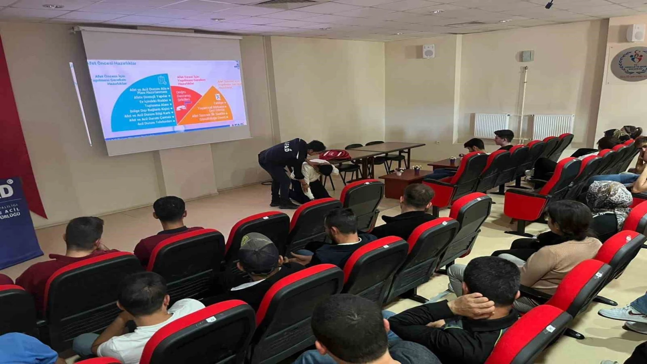 Bucakta AFAD tarafından Afet Farkındalık Eğitimi