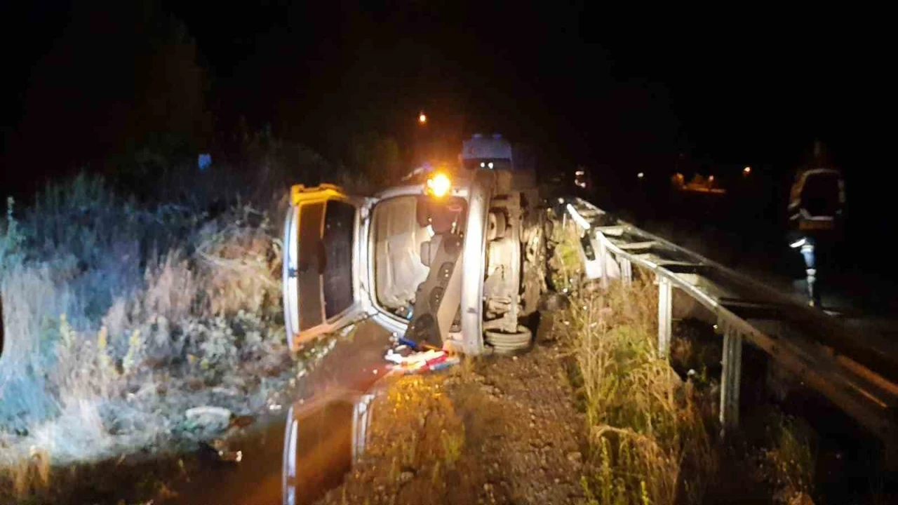 Burdurda hafif ticari araç devrildi: 1 ölü