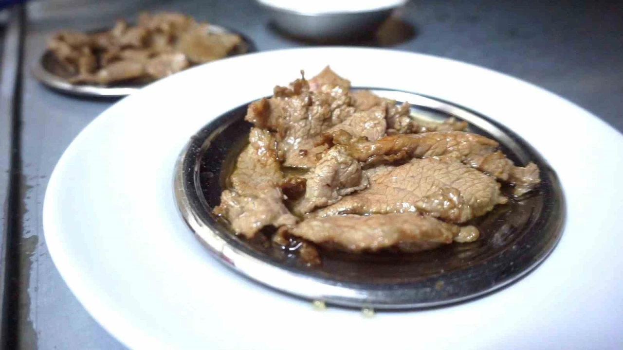 Coğrafi işaret tescilli Gölhisar kavurması 7 saniyede pişiyor, büyük ilgi görüyor