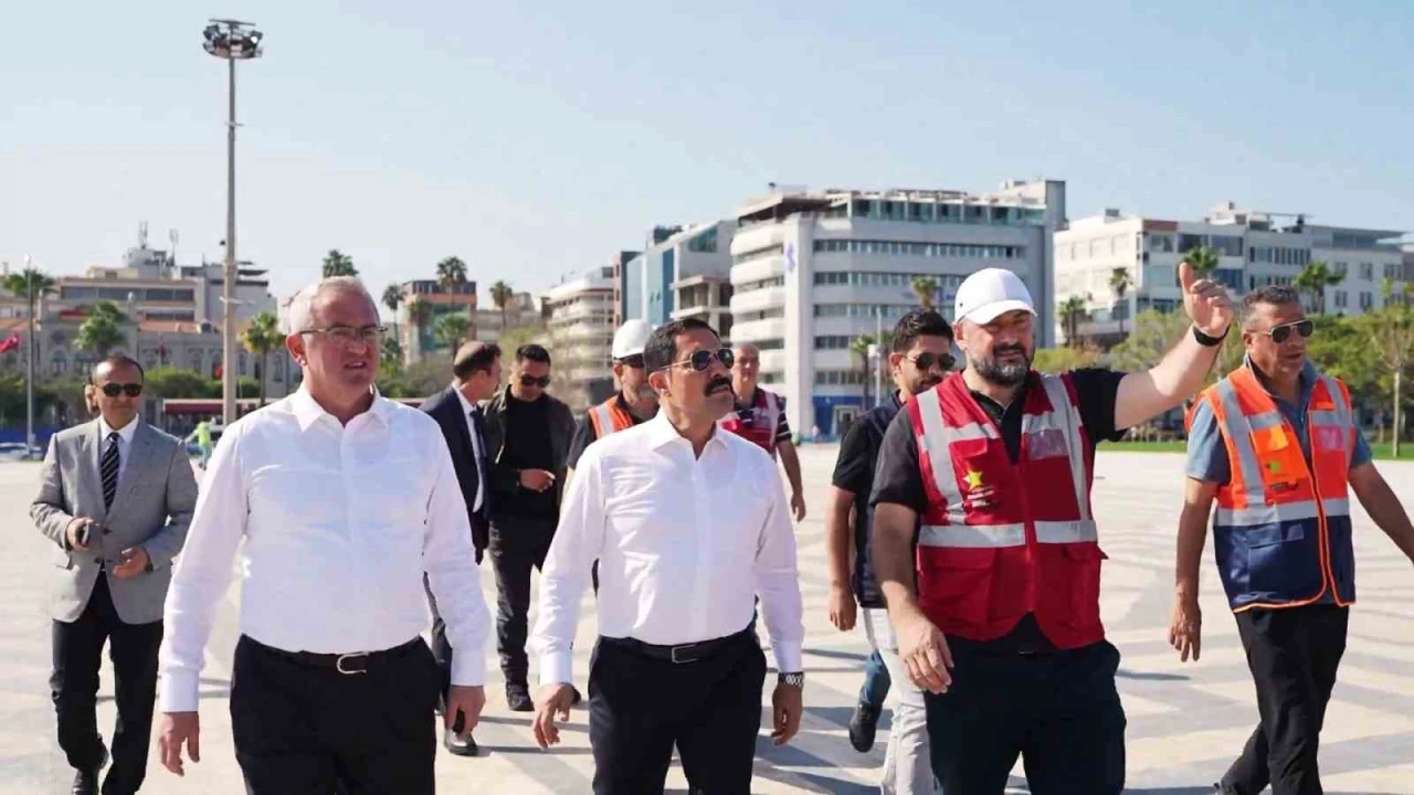 Depremde zarar gören İskenderun sahili yeniden hayat buluyor