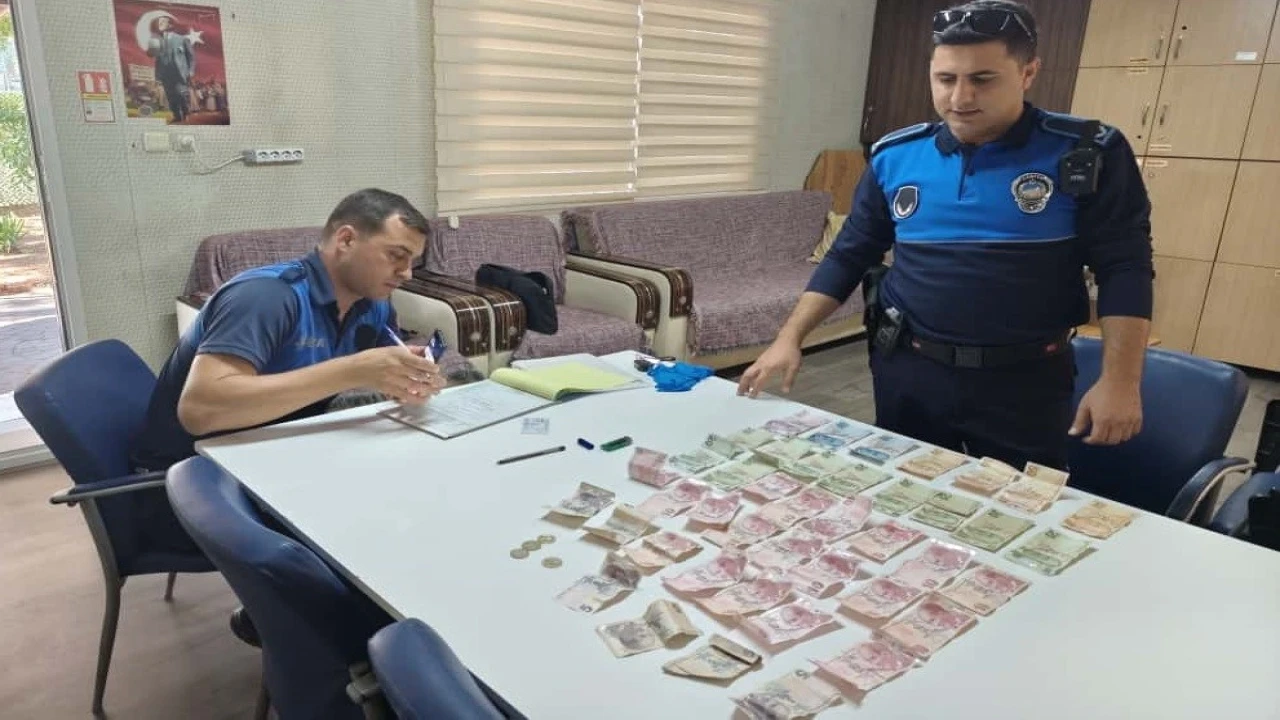 Dilencilik yapan kadın yarım saatte bin 32 lira topladı