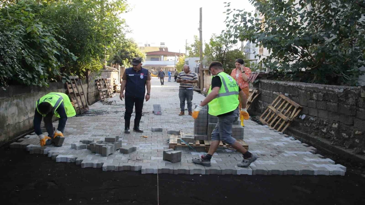 Hatay Büyükşehir Belediyesi, gece gündüz süren çalışmalarıyla selin vurduğu Payasta vatandaşlara rahat nefes aldırdı