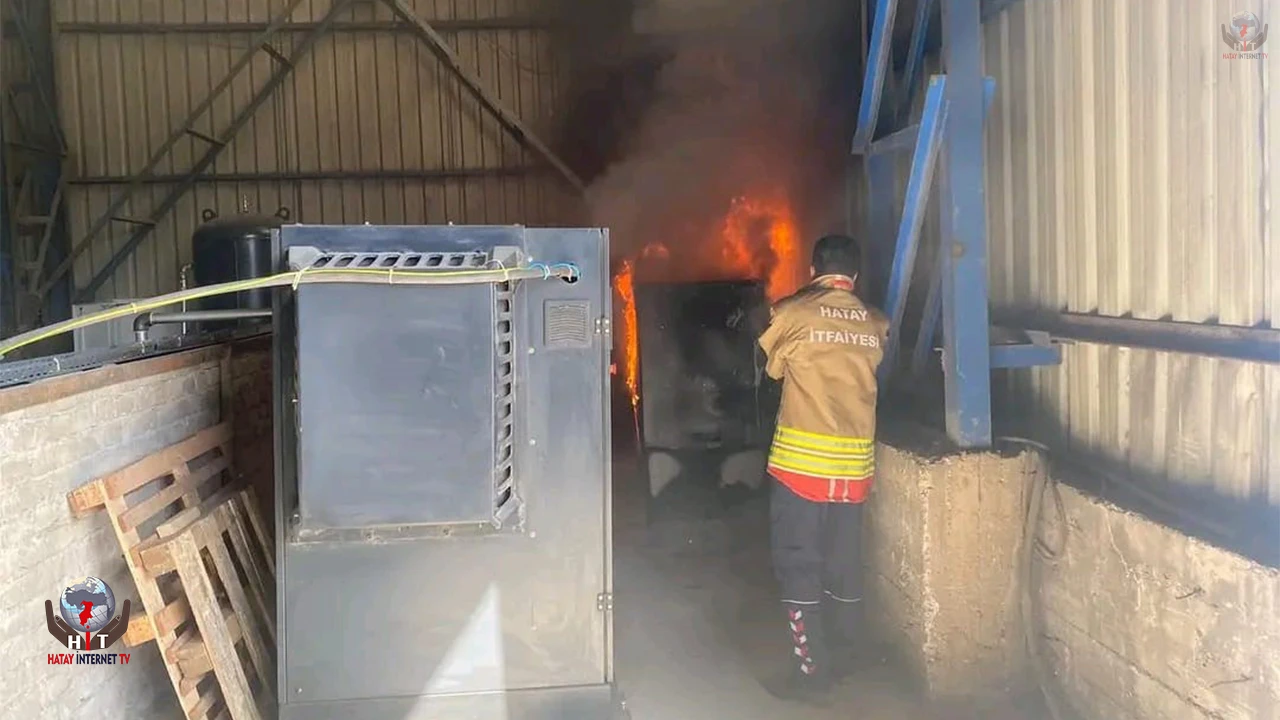 Hatay’da iş yerinde çıkan yangını itfaiye söndürdü