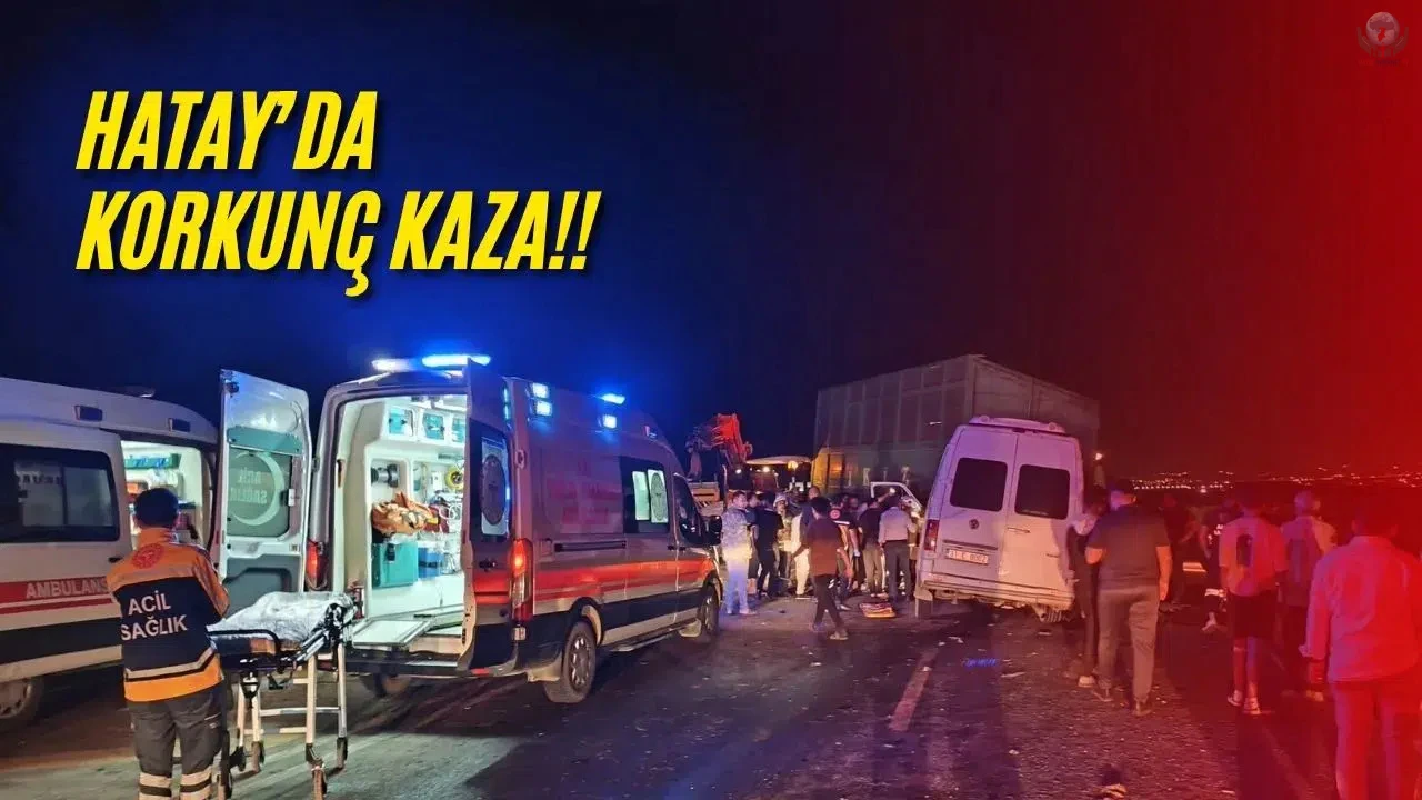 Hatayda yolcu minibüsü traktöre çarptı: 15 yaralı