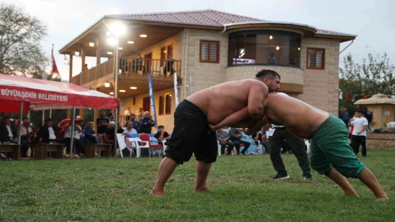 İsmet Atlı Karakucak Güreşlerini Recep Kara kazandı