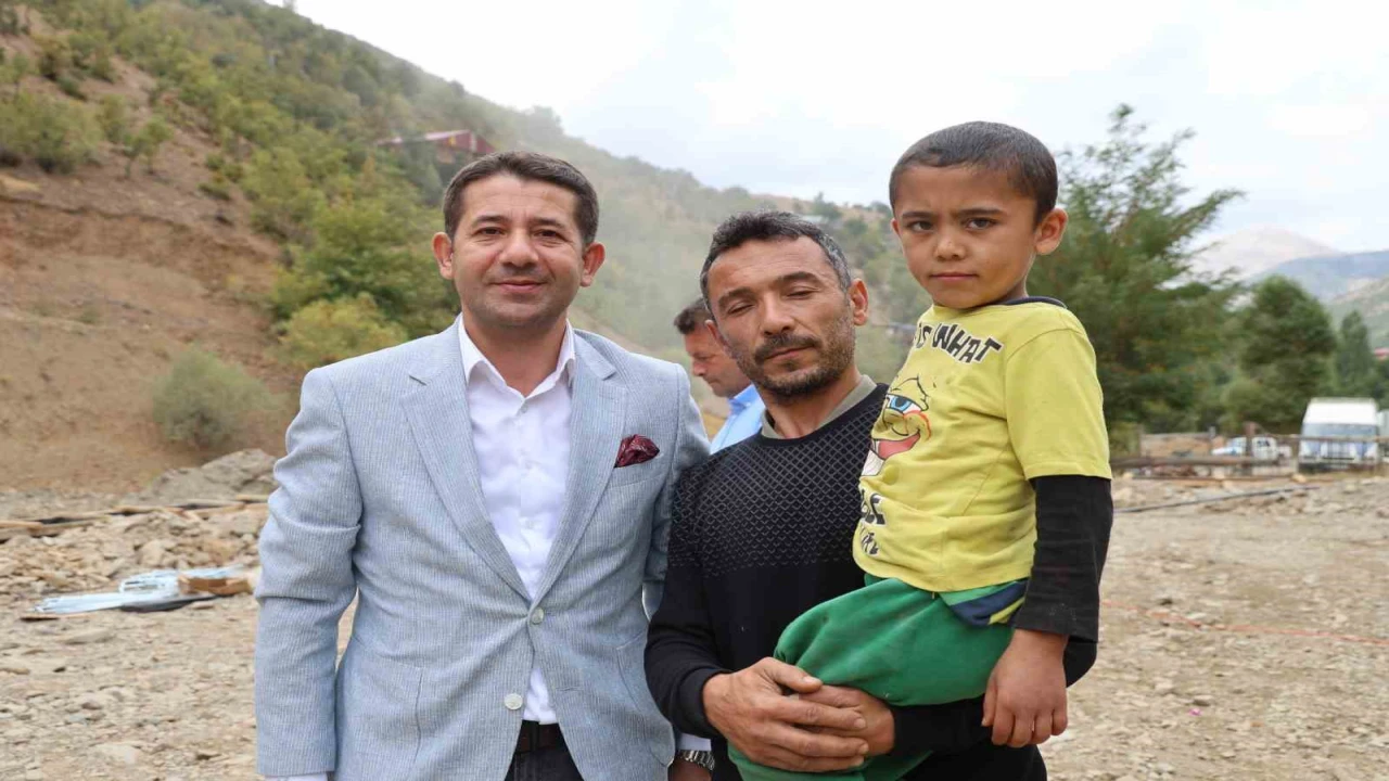 İstanbuldan dönüp başkan oldu, köyleri modern sahalara kavuşturmaya başladı