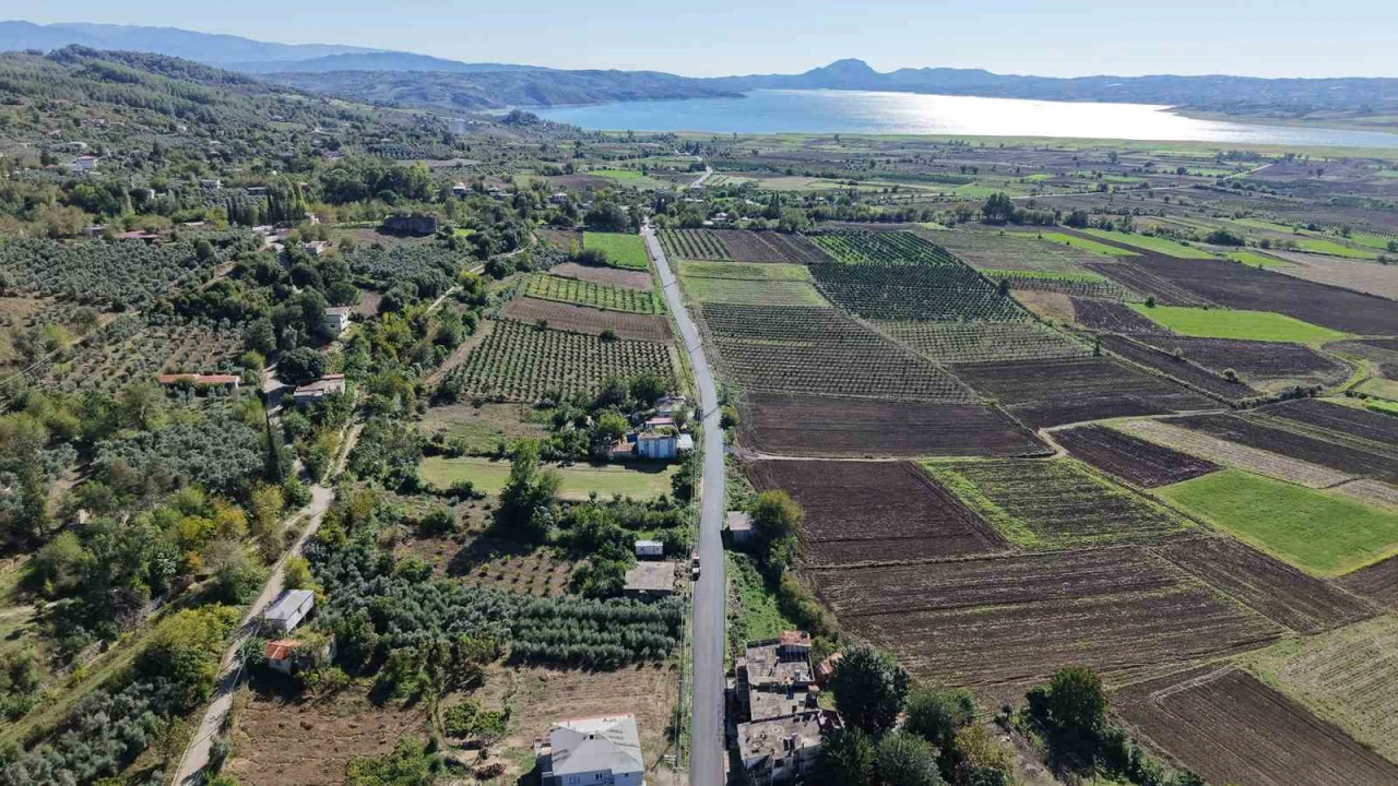 Kahramanmaraş Büyükşehirden Andırın ve Pazarcık ilçelerine yol yatırımları