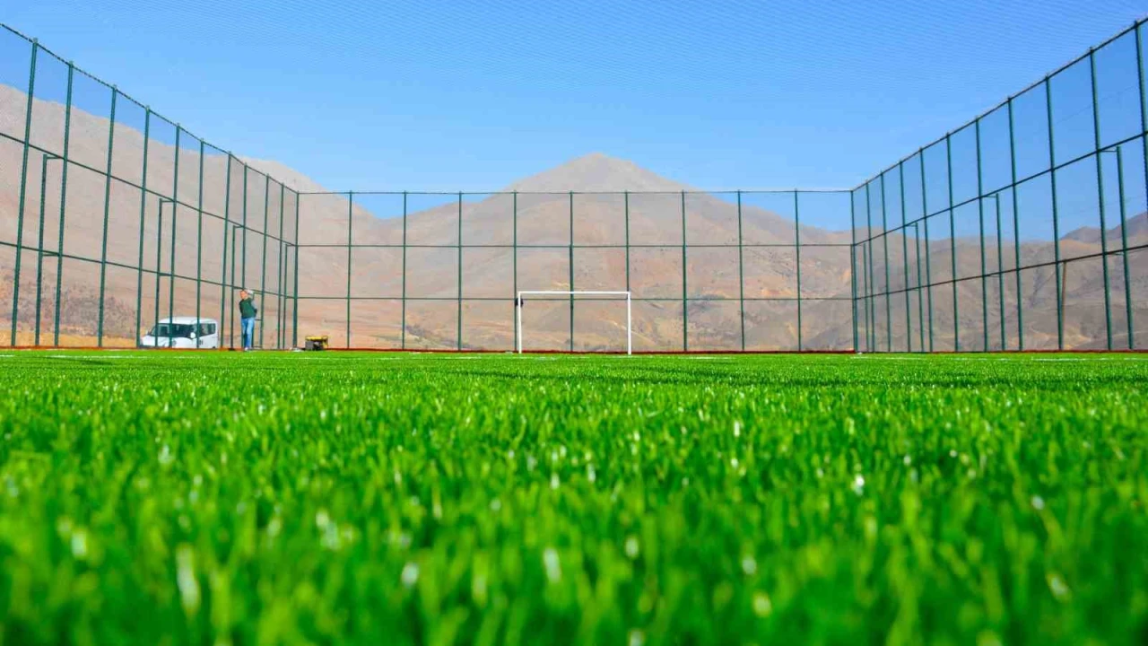 Kahramanmaraşta 11 ilçeye 35 yeni sentetik saha