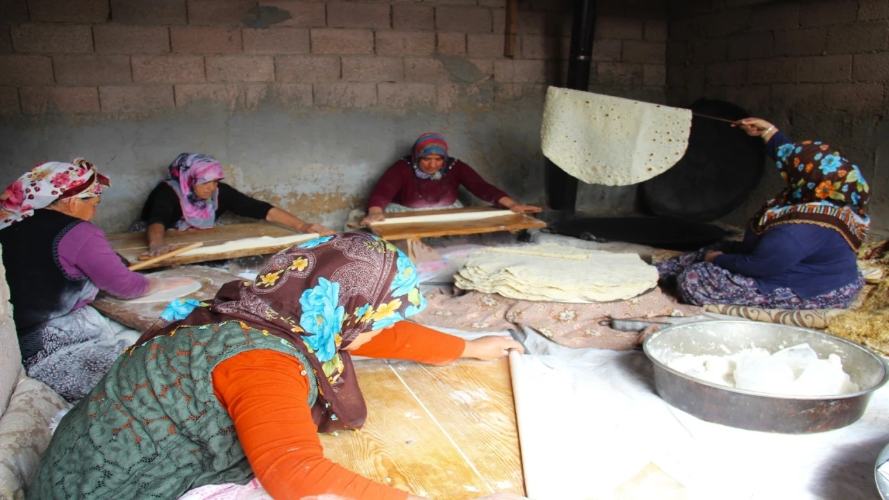 Kahramanmaraşta imece geleneğiyle kış hazırlığı devam ediyor