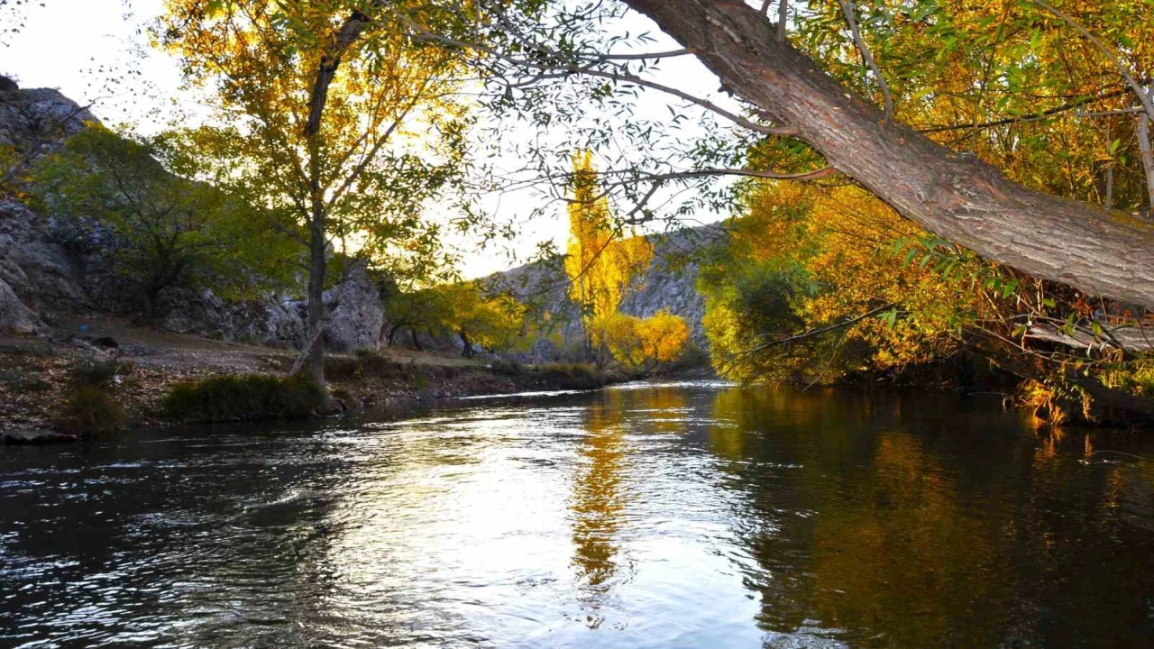 Kahramanmaraşta kartpostallık sohbahar manzarası