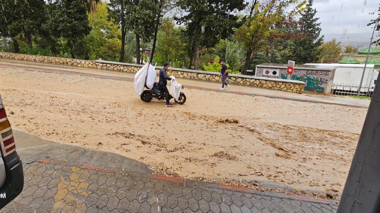 Kahramanmaraşta sağanak etkili oldu, su taşkınları yaşandı