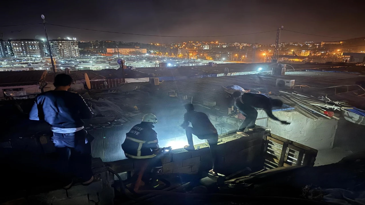 Kırıkhanda konteyner yangını