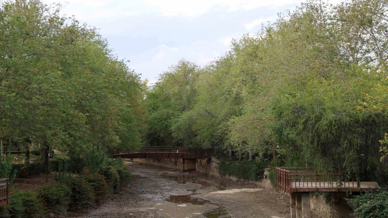 Kozanın tarihi ve doğal güzel alanı da kuraklıktan nasibini aldı
