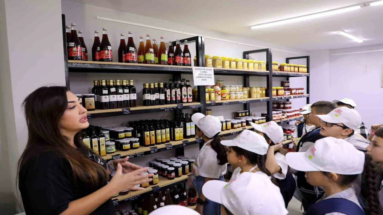 Lider Çocuk Tarım Kampı öğrencilerine kadınların el emeği ürünleri tanıtıldı