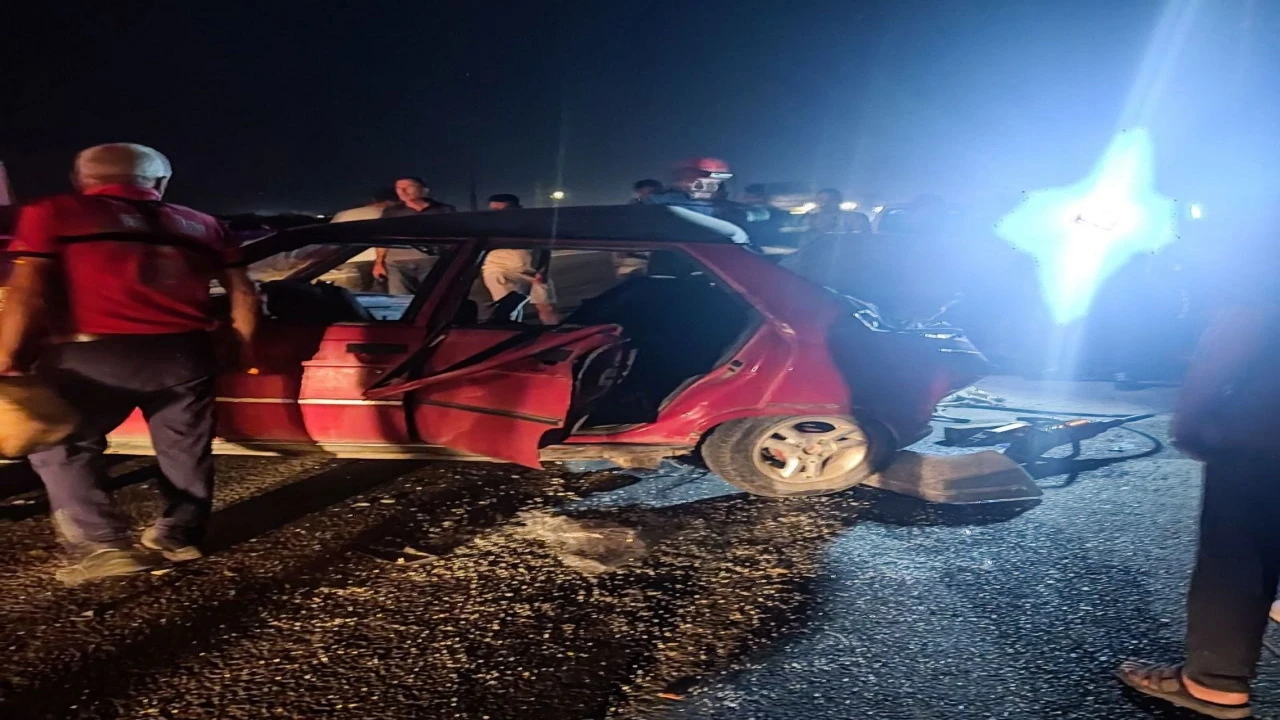 Mersinde 1 kişinin öldüğü, 4 kişinin yaralandığı ve iki köpeğin telef olduğu trafik kazası kameraya yansıdı