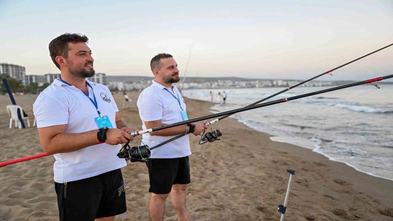 Mersinde 8. Altın Kanca Surfcasting Turnuvası tamamlandı