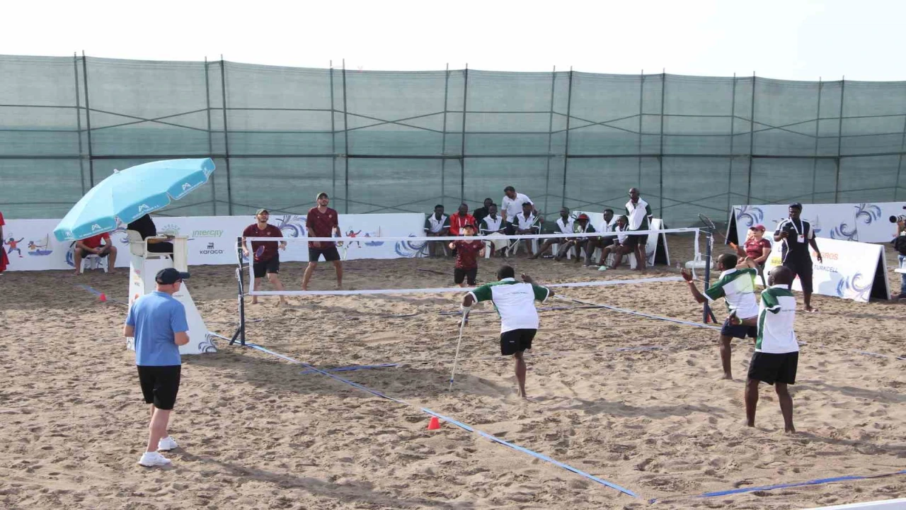 Mersinde dünyada ilk kez düzenlenen Bedensel Engelliler Plaj Oyunları başladı