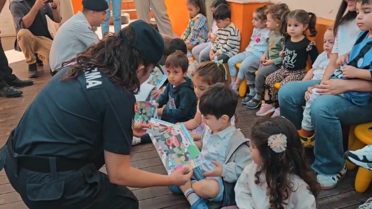 Mersinde jandarma personeli çocuklarla etkinlik yaptı