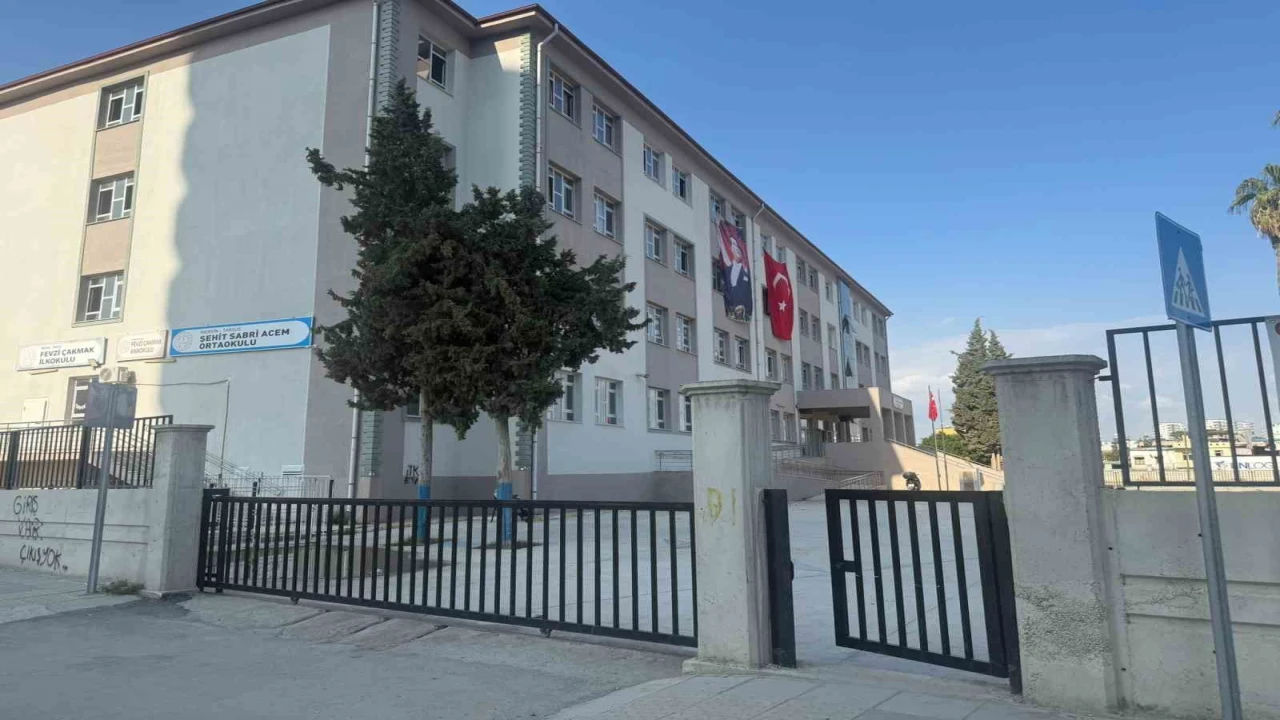 Mersinde okulda gıda zehirlenmesi şüphesi: 26 çocuk hastaneye sevk edildi