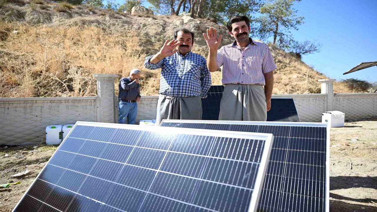 Mersinde üreticiye güneş paneli, sıvı gübre ve nergis soğanı desteği