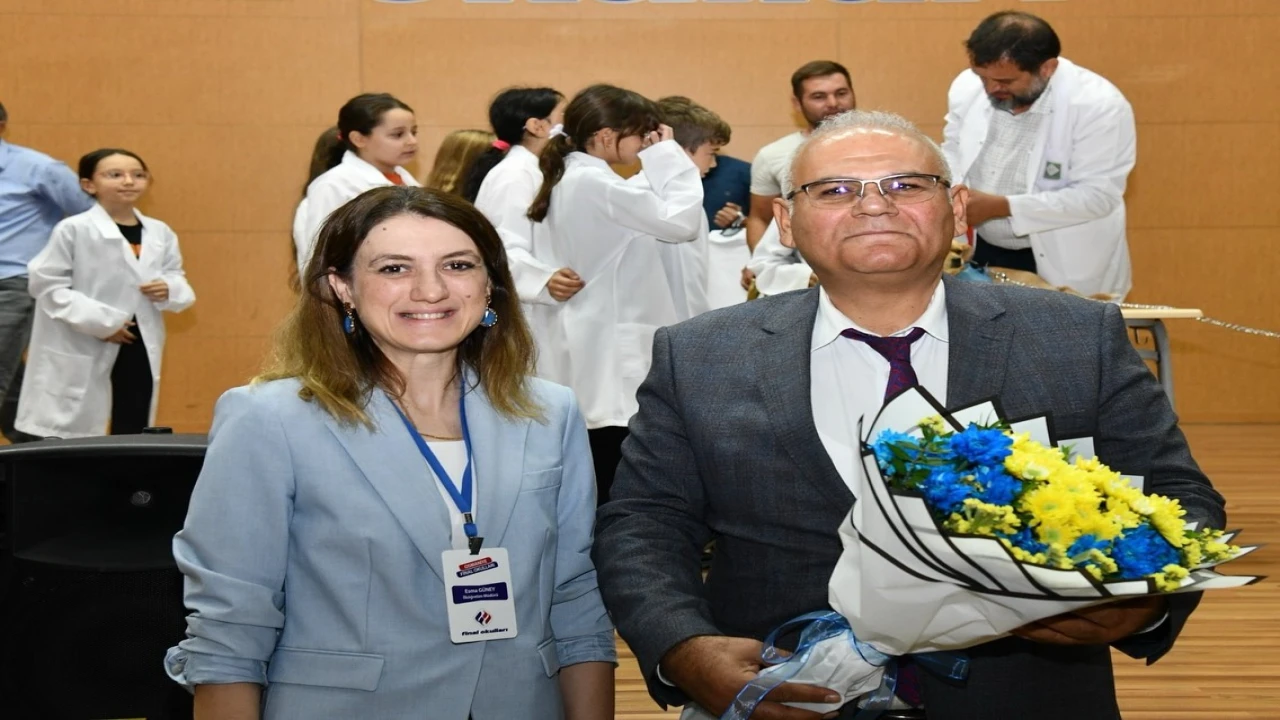 Minik öğrenciler yavru köpeklerin kalp atışını dinledi