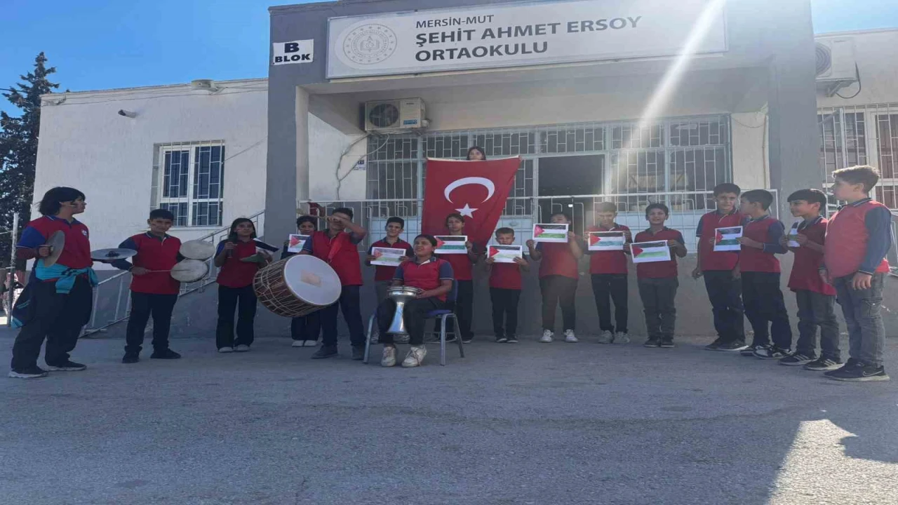 Mutlu öğrencilerden Filistine destek