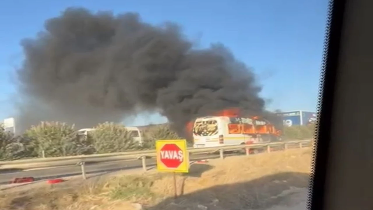 Öğrenci servisinin çarptığı motosikletli feci şekilde hayatını kaybetti