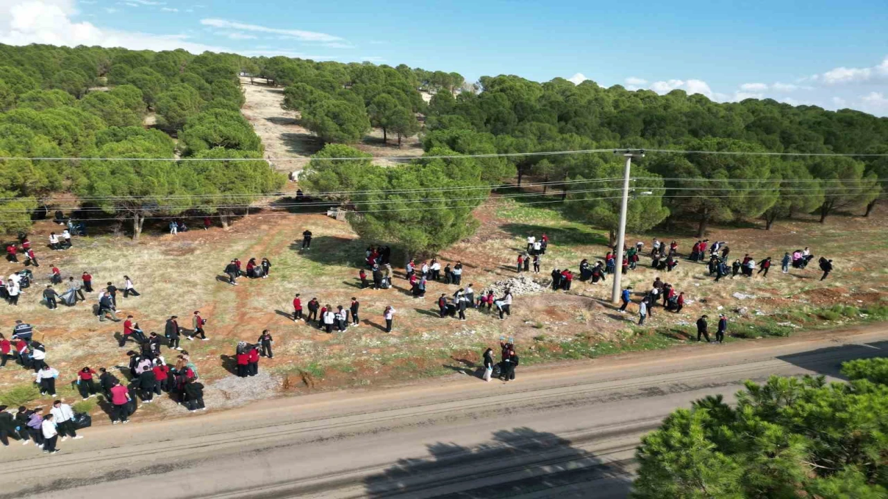 Onikişubat Belediyesinden 300 öğrenciyle orman temizliği