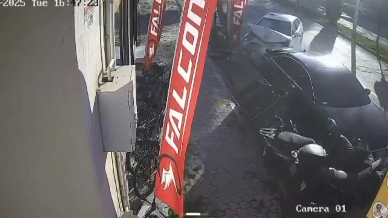 Osmaniyede kontrolden çıkan otomobil park halindeki araçlara çarptı